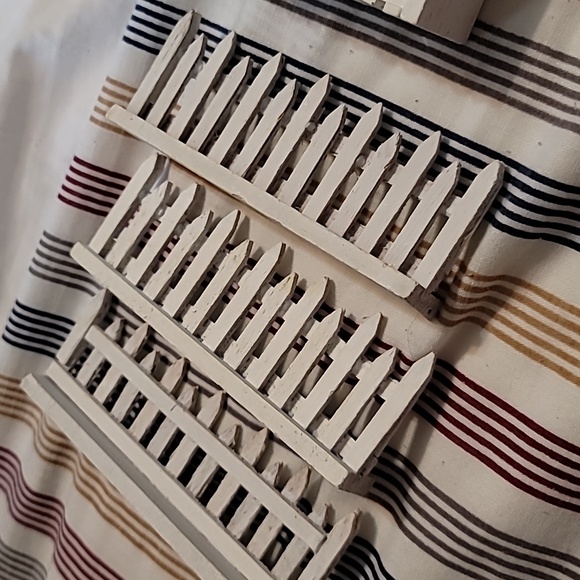 Dept 56 White Picket Fence exts (Set of 6) & 3 exts and gate (10 pieces total) - Picture 7 of 9